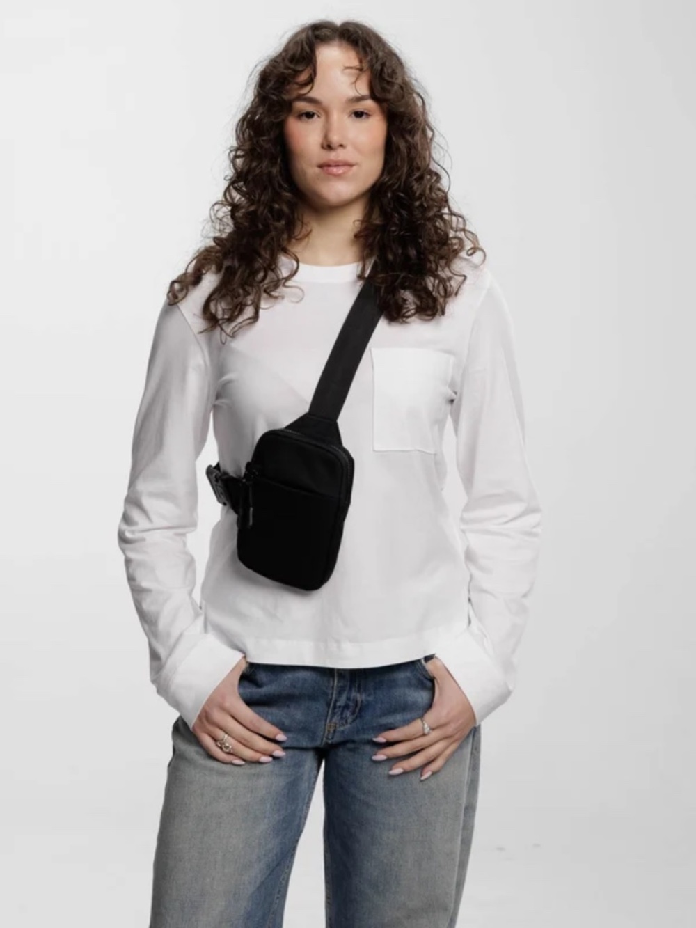 Concept Global Travel Sling Bag 2.0, Black, NWT. Size mini. - Picture 6 of 10